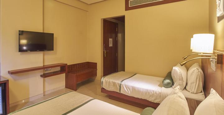 Hotel Green Olive Аурангабад Екстериор снимка