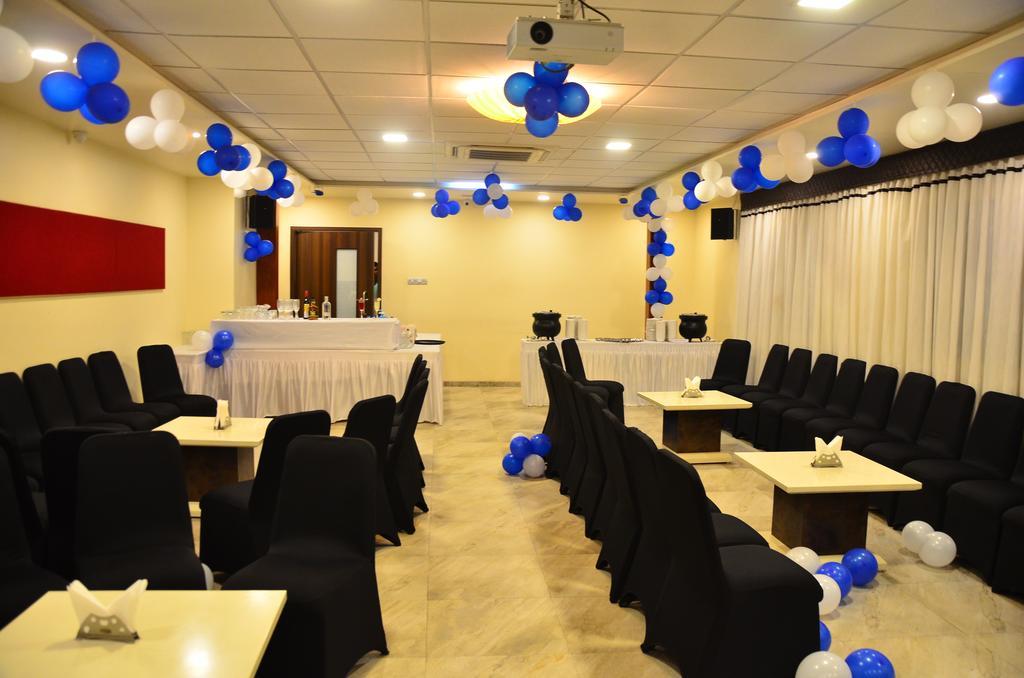 Hotel Green Olive Аурангабад Екстериор снимка