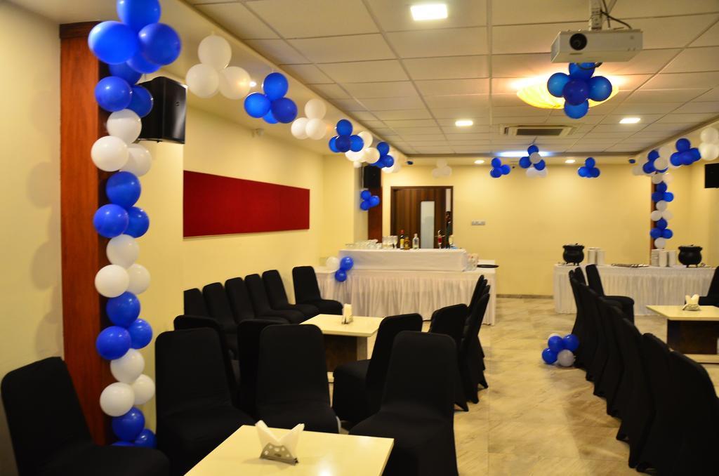 Hotel Green Olive Аурангабад Екстериор снимка