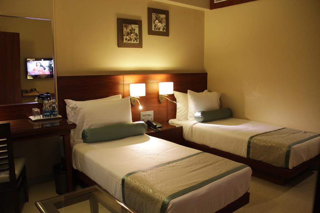 Hotel Green Olive Аурангабад Екстериор снимка