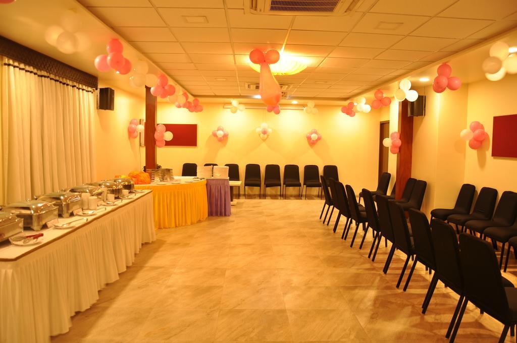 Hotel Green Olive Аурангабад Екстериор снимка