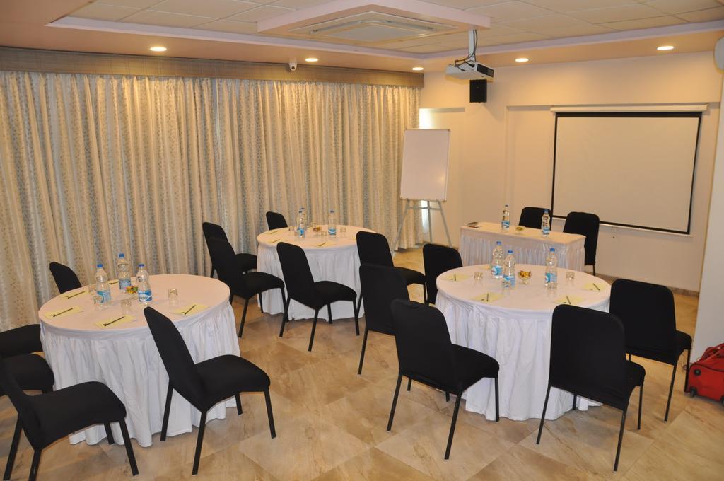 Hotel Green Olive Аурангабад Екстериор снимка