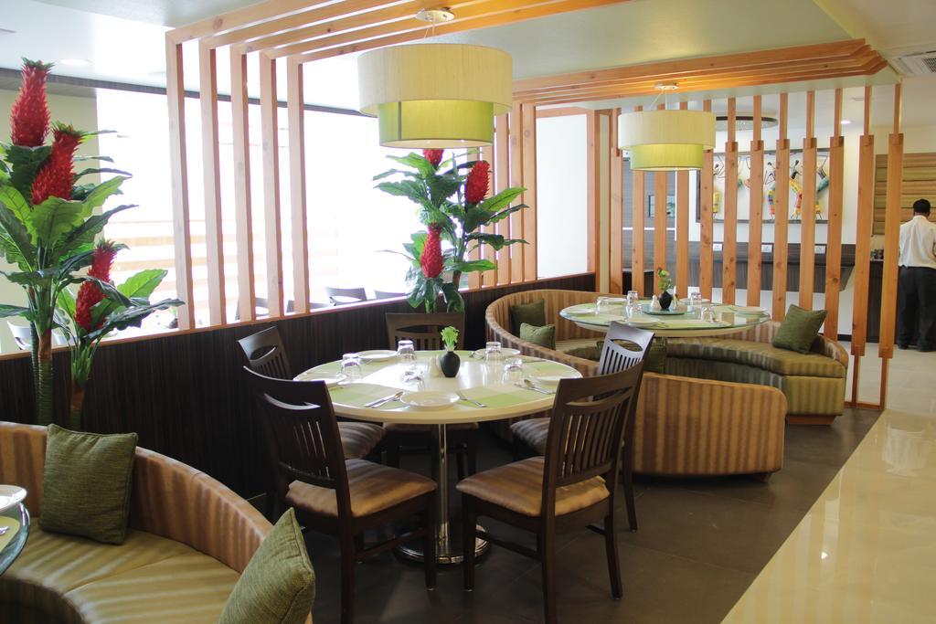 Hotel Green Olive Аурангабад Екстериор снимка
