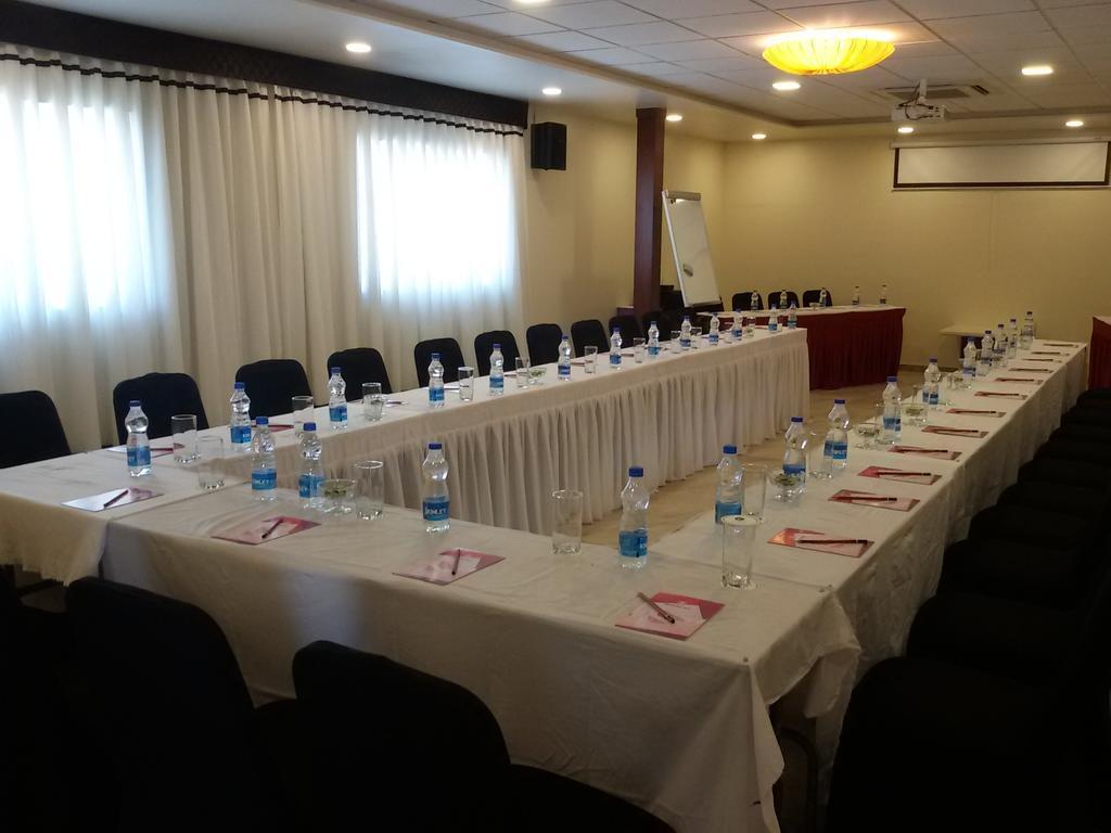 Hotel Green Olive Аурангабад Екстериор снимка