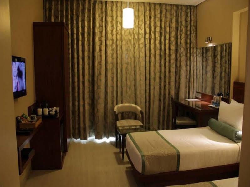 Hotel Green Olive Аурангабад Екстериор снимка